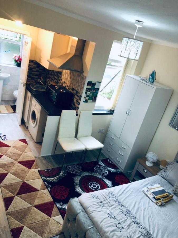 Self-Contained Studio Flat Bathrooms Kitchens Upgrade Locations To City Centre 15 Minutes Walking Distance Nottingham Universities Queen Hospitals City Hospitals Exterior foto